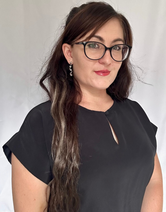 Portrait of Roelien Riekert, founder of Lurozzia Jewellers — award-winning South African goldsmith, diamond expert, and bespoke jewellery designer renowned for story-driven creations.